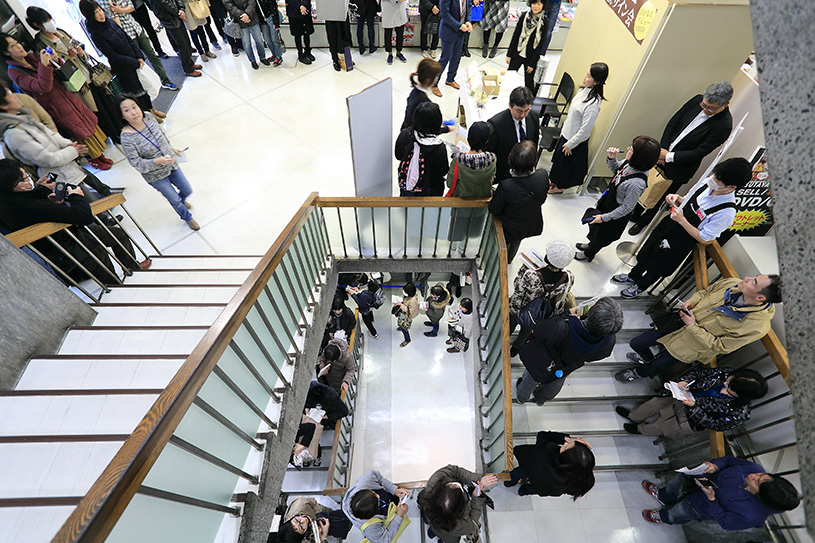 精文館書店豊橋本店 愛知県 湊かなえサイン会ツアー公式hp よんでミル いってミル